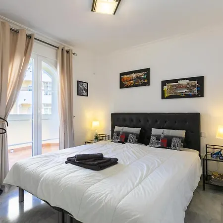 Sunny - Spacious 2 Bedroom With Seaview