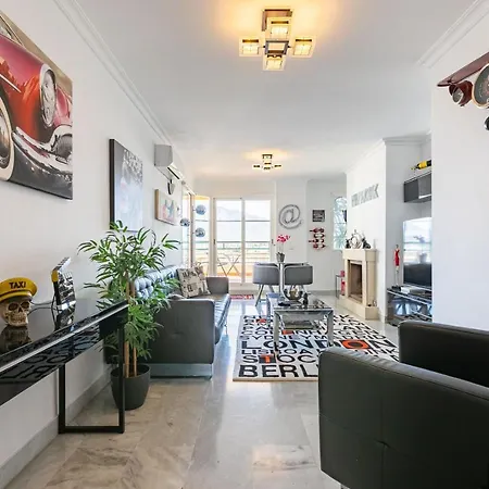 Sunny - Spacious 2 Bedroom With Seaview *