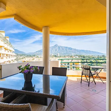 Sunny - Spacious 2 Bedroom With Seaview Apartment *