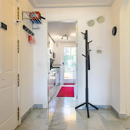 Sunny - Spacious 2 Bedroom With Seaview