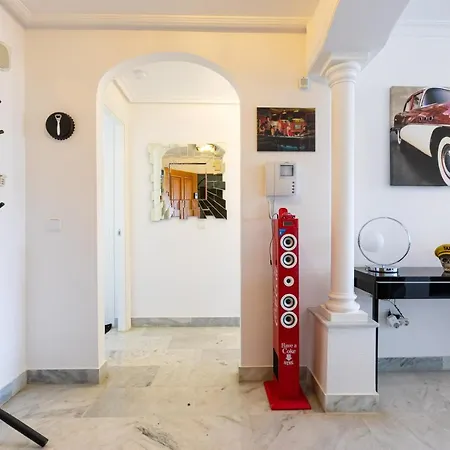 Sunny - Spacious 2 Bedroom With Seaview Apartment *