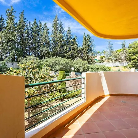 Sunny - Spacious 2 Bedroom With Seaview Apartment